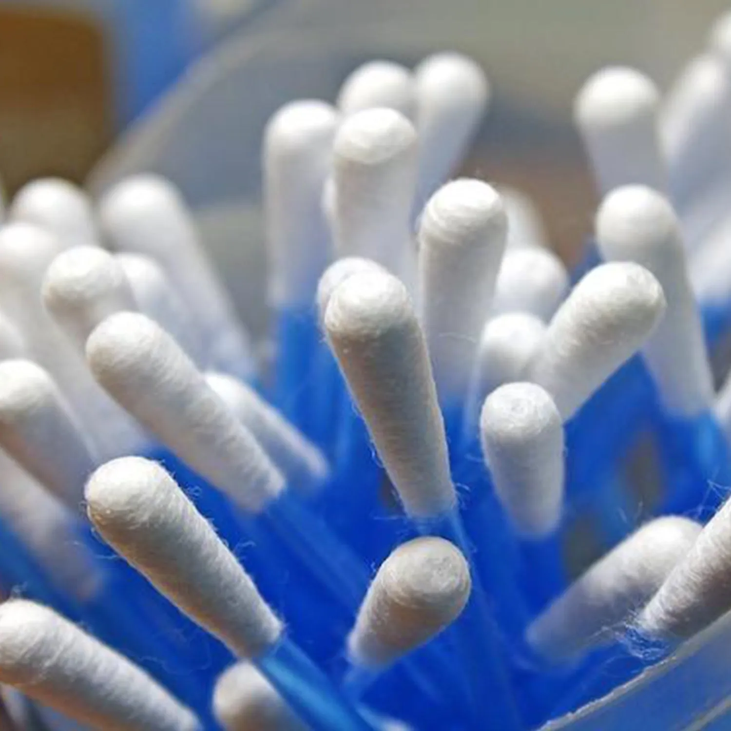 Small Cotton Buds for ear cleaning, soft and natural cotton swabs (100 per pack)